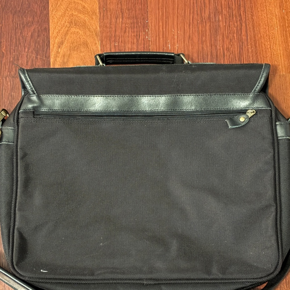 Satchels Black Canvas and Leather Messenger Briefcase – Unsex - Picture 8 of 11